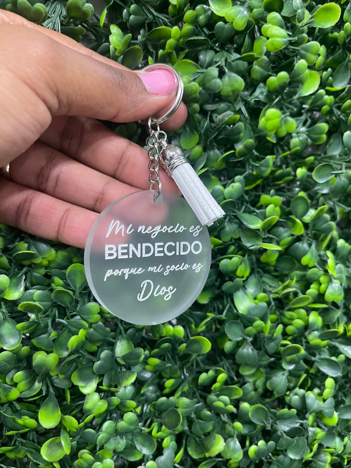 Llavero Acrílico Biselado / Esmerilado – "Mi negocio es bendecido porque mi socio es Dios"