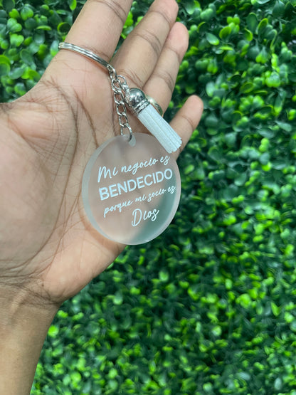 Llavero Acrílico Biselado / Esmerilado – "Mi negocio es bendecido porque mi socio es Dios"